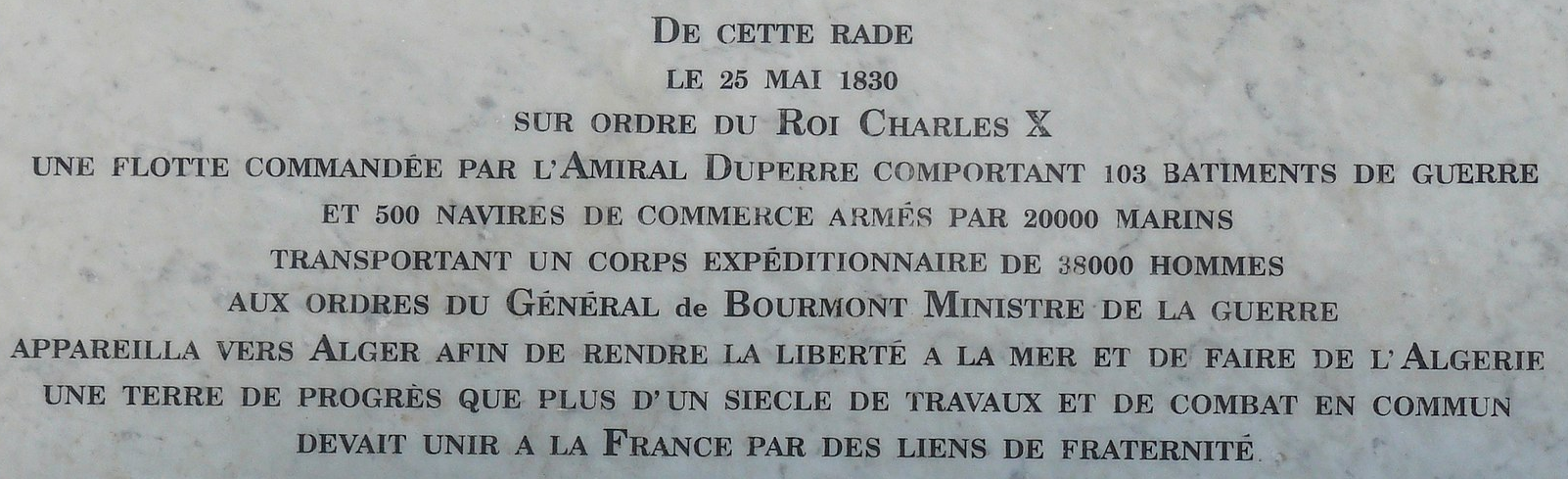 Plaque commémorative sur une digue du quartier du Mourillon à Toulon
